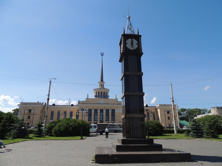 Площадь Гагарина (бывшая Привокзальная). 