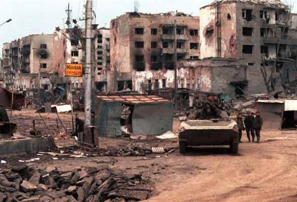Разрушенный Грозный во время войны (фото из Интернета)