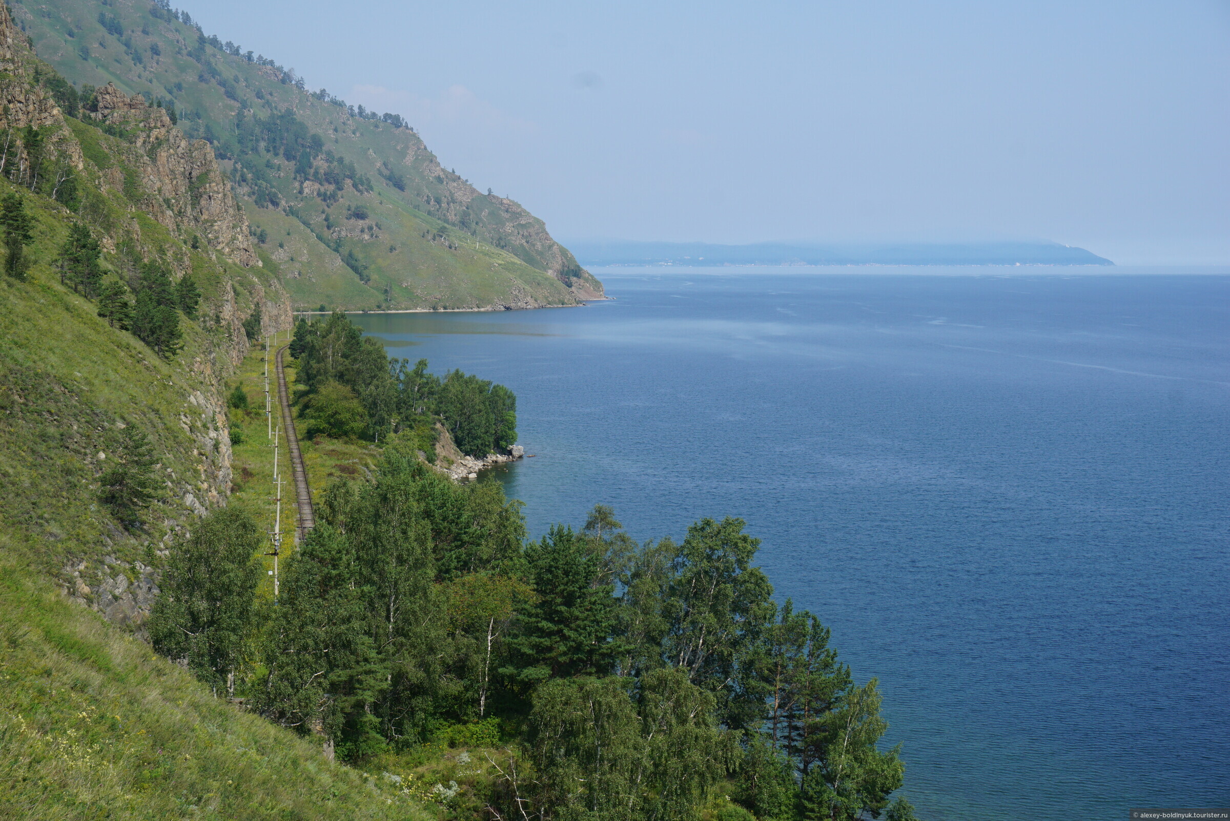 Озеро байкал раскинулось на границе. Озеро Чебачье Башкирия. Соболиные озера Бурятия. Щучка озеро Бурятия. Озеро Фролиха на Байкале.