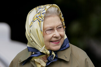 Британская королева разыграла не узнавших её туристов из США