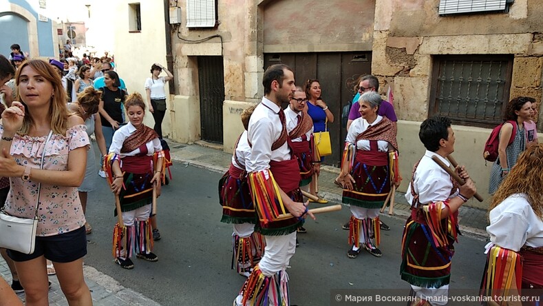 Традиционный каталонский танец с палками