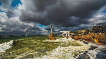 Экстренное штормовое предупреждение в Крыму продлили до четверга