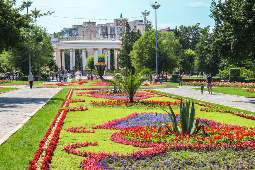 Парк Горького в Алматы