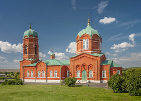 Церковь Рождества Пресвятой Богородицы в Монастырщино построена в 1894 г. Основана как мемориал Куликовской битвы на легендарном месте братской могилы русских воинов. 