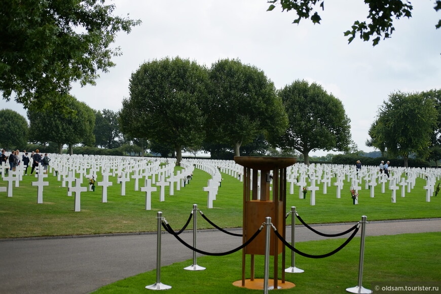 Благотворительный концерт на мемориальном американском кладбище в Нидерландах