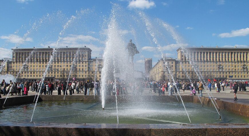 Фонтаны на Московской площади в Санкт-Петербурге