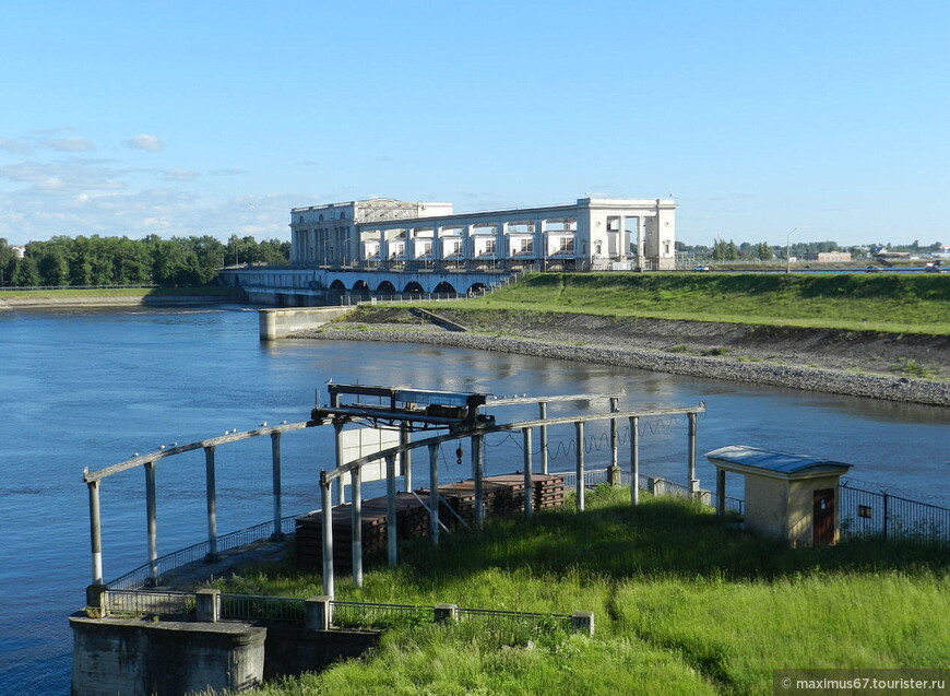 Угличский гидроузел — Угличская ГЭС и одноимённый шлюз