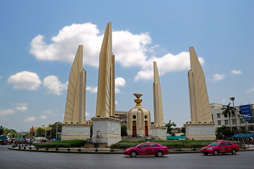 Монумент Демократии (Democracy Monument)