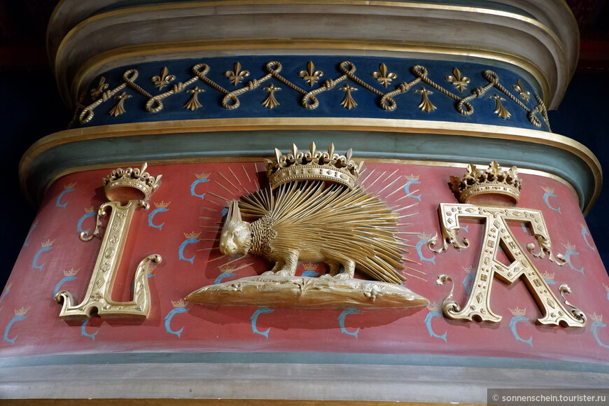 Дикообраз-символ дома герцогов Орлеанских