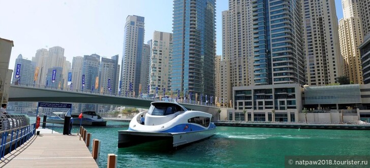 Водная гладь Дубай-Крик как способ передвижения по Дубаю 