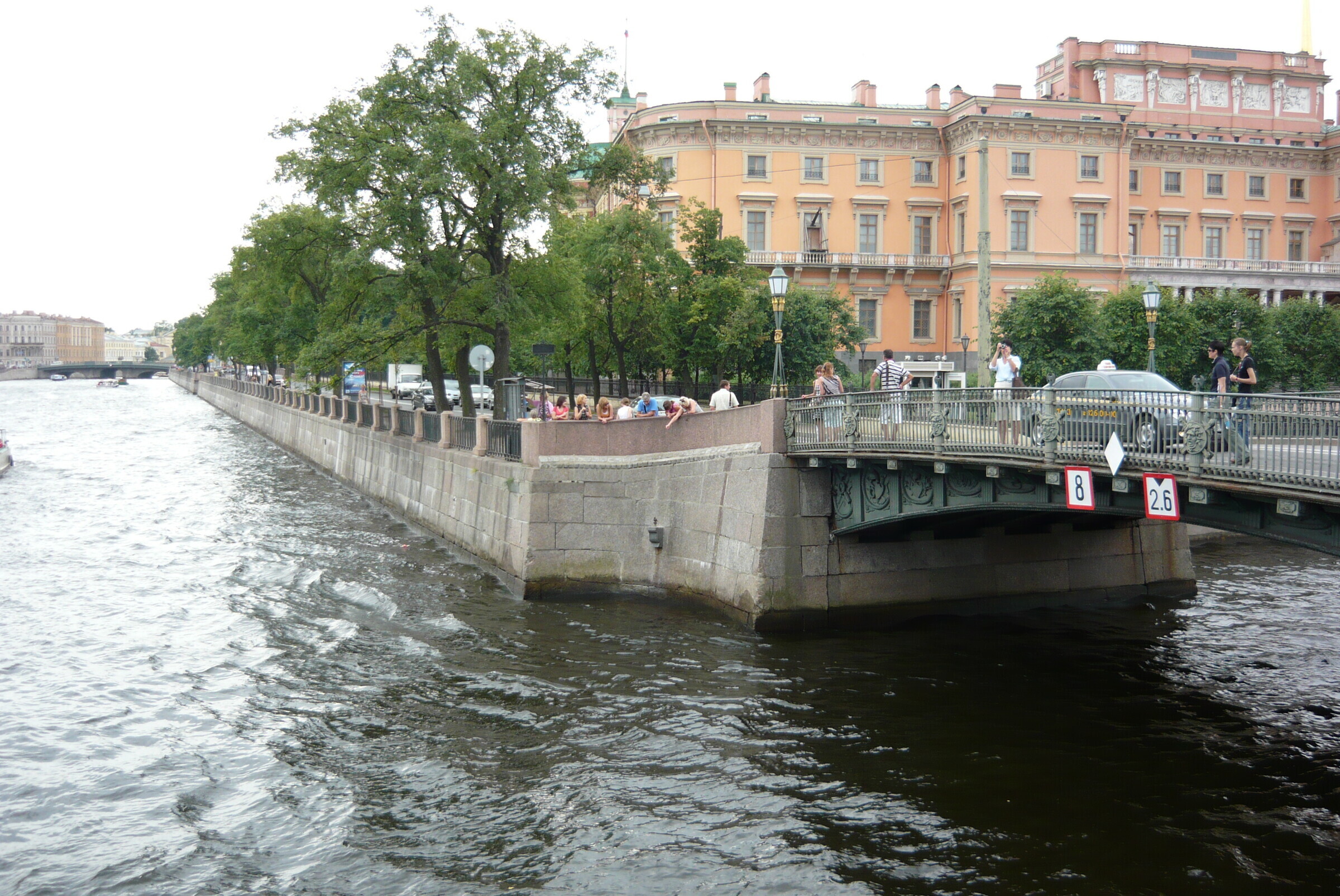 Памятник Чижику-Пыжику. Санкт-Петербург. На карте, где находится, фото, видео, отели рядом, как добраться на Туристер.Ру