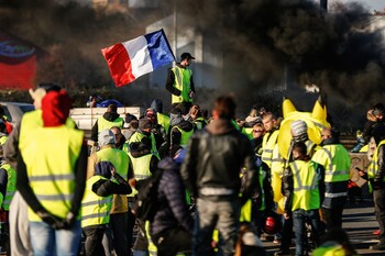 Туристов предупреждают об очередных акциях жёлтых жилетов во Франции 