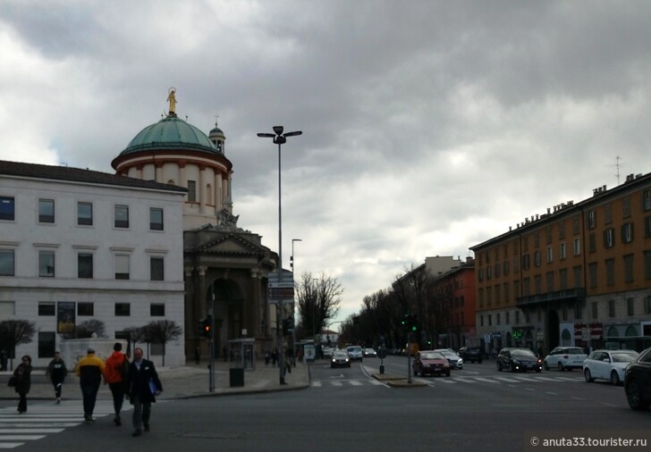 Церковь Св. Марии Непорочной и Благодатной на площади Новых ворот (Porta Nuova)