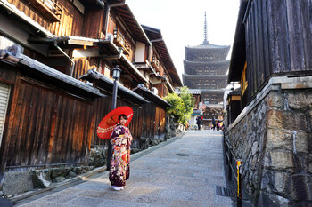 В Киото туристам через смартфоны напомнили о правилах этикета 