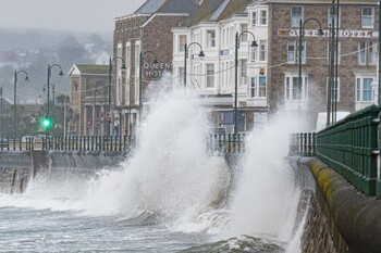 Туристов предупреждают об угрозе наводнений в Великобритании
