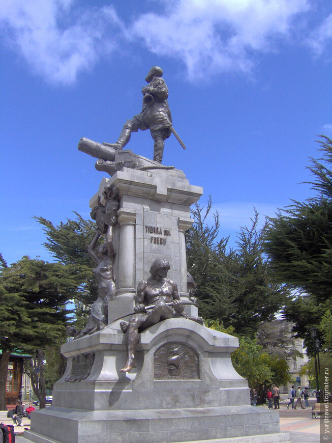 Пунта Аренас. Памятник Магеллану