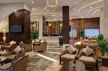 В Саудовской Аравии разрешили неженатым туристам селиться в одном номере отеля