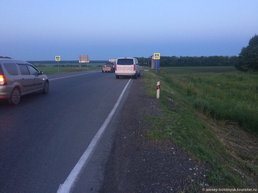 Здесь, в сотне километров от Казани, в чистом поле закончился наш круговой автомаршрут