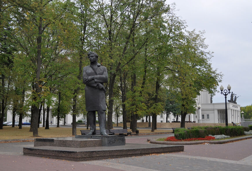 Памятник М. Богдановичу