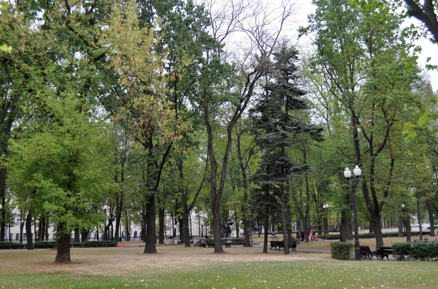 Площадь Парижской Коммуны (Троицкая гора)