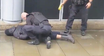 В Манчестере неизвестный с ножом атаковал людей в торговом центре
