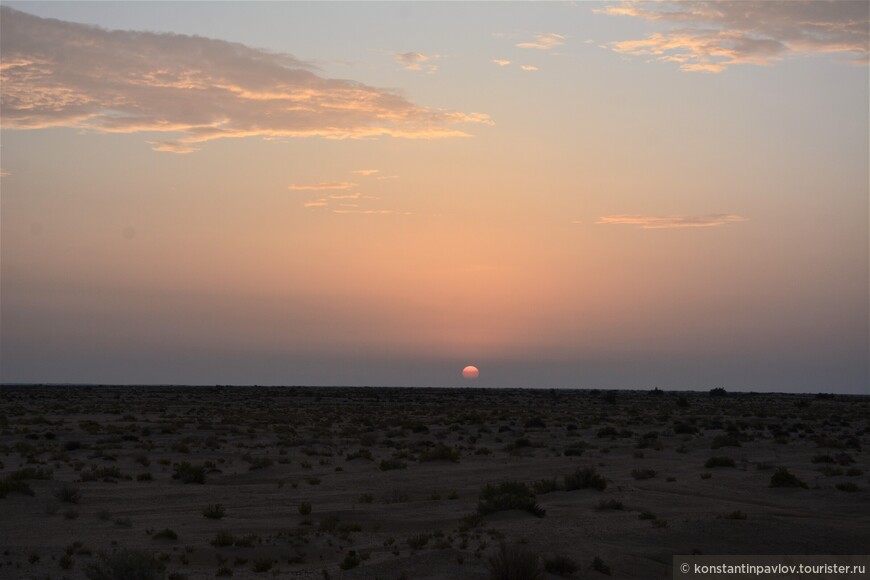 Тунис. Рассвет в пустыне Сахара  