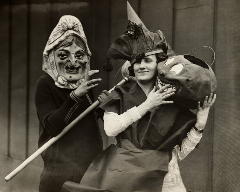 Как праздновали Хэллоуин 100 лет назад: 12 шок-фото, после которых сложно спокойно спать