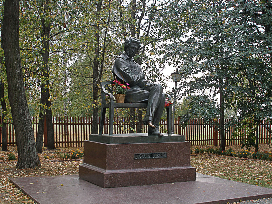 Памятник Пушкину (О. Комов)