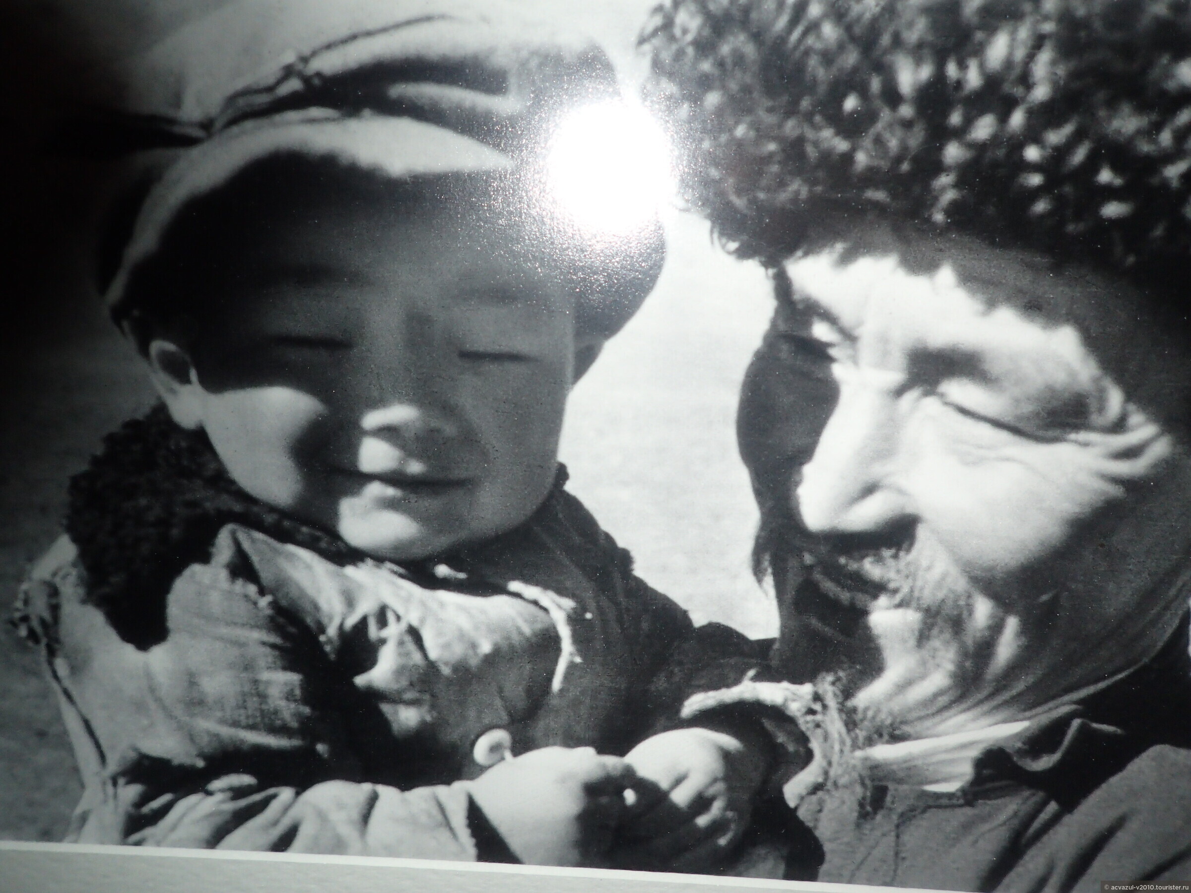 Колхозник кыргыз с сыном