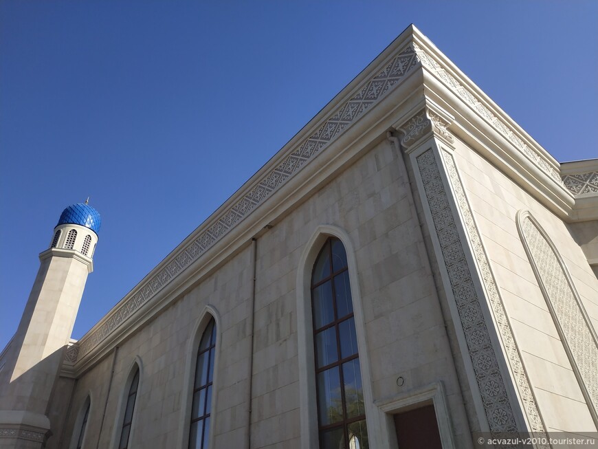 В Таразе в 2015 г. появилась новая мечеть с фасадом в виде раскрытого Корана 