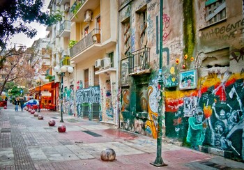 Жители одного из районов Афин выступают против Airbnb и туристов 