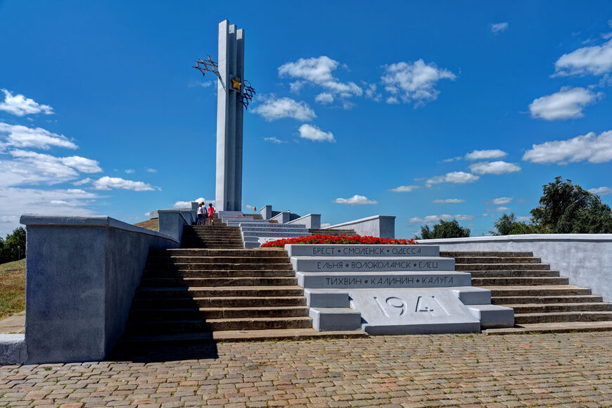 Мемориал «Журавли» в Саратове
