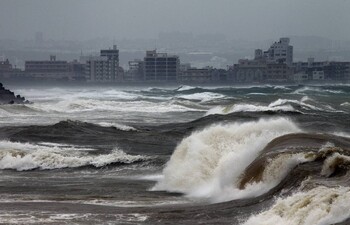 Туристов предупреждают о тайфуне в Японии