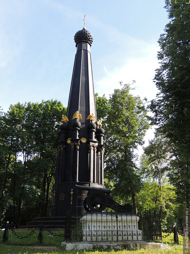 Памятник Защитникам Смоленска 4-5 августа 1812 года.