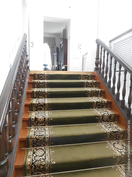 Лестница в кабинет Николая II. Восстановлена, выглядит как в 1918 году.