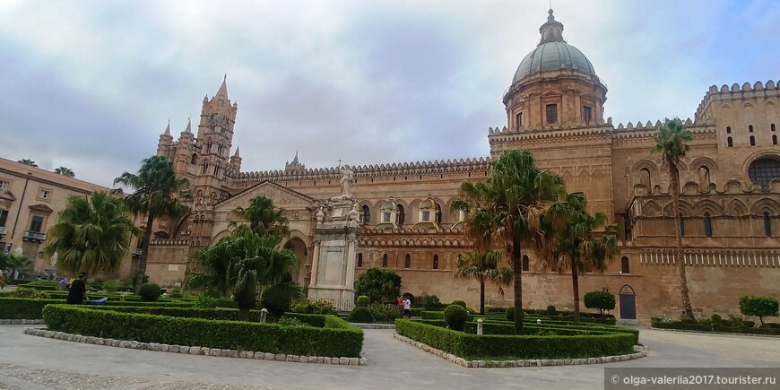 Кафедральный собор, именуемый собором Успения Пресвятой Девы Марии (Cattedrale di Palermo или Cattedrale Metropolitana della Santa Vergine Maria Assunta)
