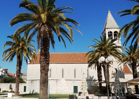 Средневековые монастыри и церкви хорватского Трогира