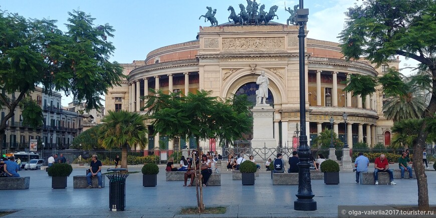 Teatro Politeama.