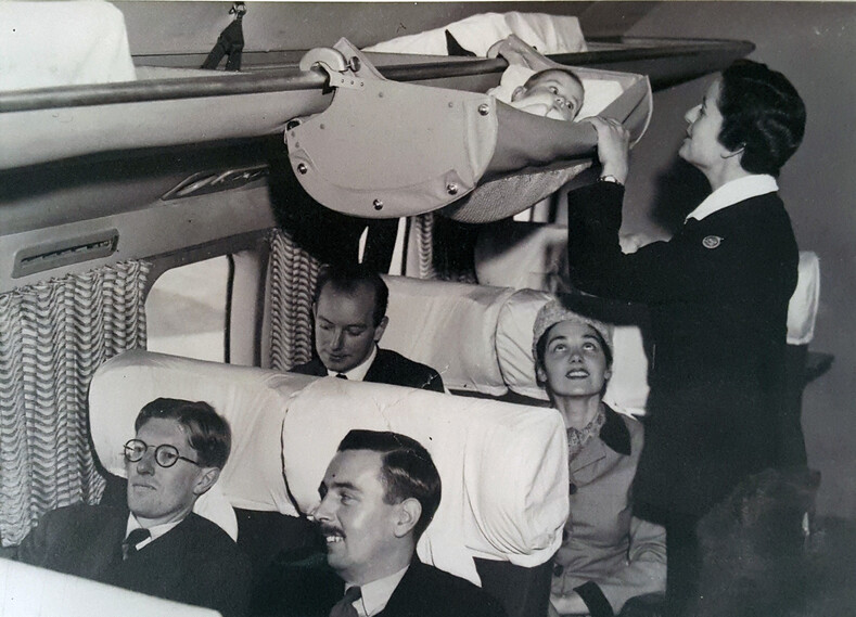 Как вели себя авиапассажиры в прошлом веке: фото о чертовски смелых полетах десятилетия назад