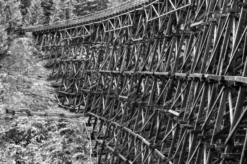 Смотришь — уже страшно: старые снимки деревянных ж/д мостов из прошлого, которые поражают своим внешним видом