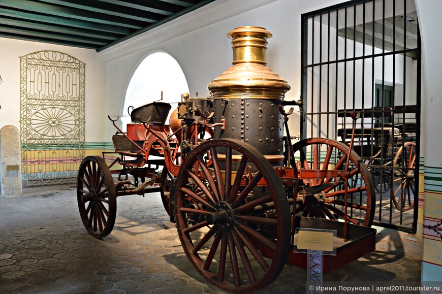 В городском музее выставка старинных карет и экипажей