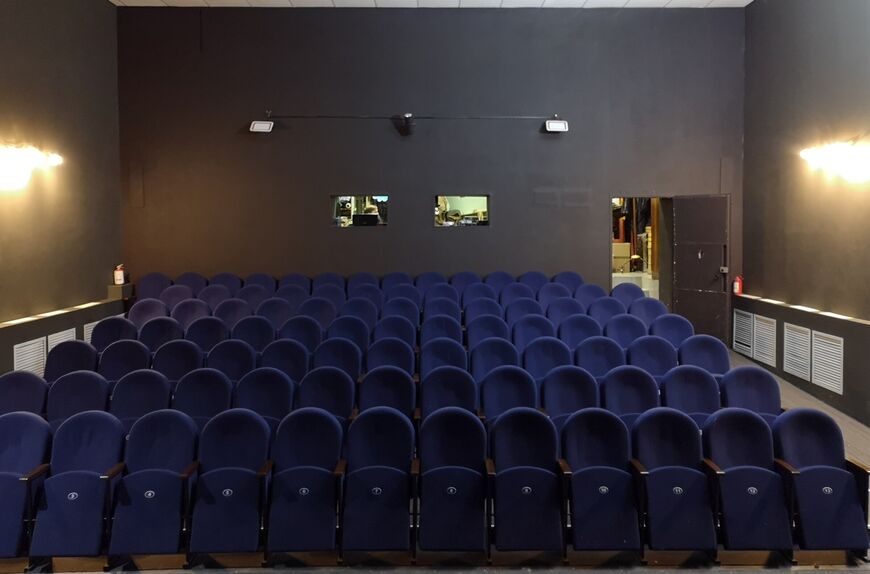 Зрительный зал театра «Преображение»