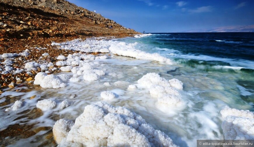 Мёртвое море... Пусть не самоё солёное, но самое глубокое и самое знаменитое из самых солёных озёр мира! Снимок с сайта https://healovation.com