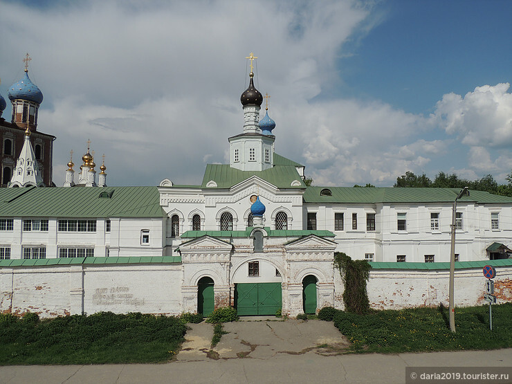 Южные ворота Спасского монастыря. 