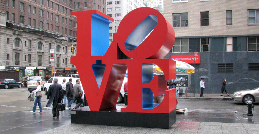 Памятник LOVE в Нью-Йорке