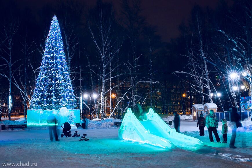Ледовый городок в парке Миндовского