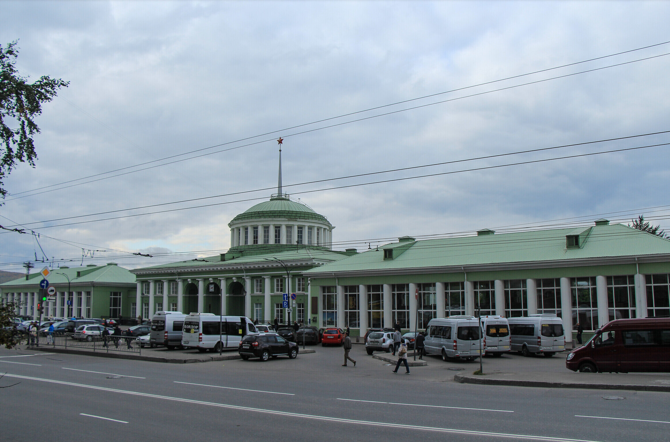 Жд вокзал мурманск телефон. Железнодорожный вокзал Мурманск. Мурманский ЖД вокзал. Вокзал Мурманск 1922. Вокзал сейчас в Мурманске.