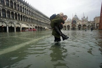 Венецию затопило: пострадал собор Святого Марка 