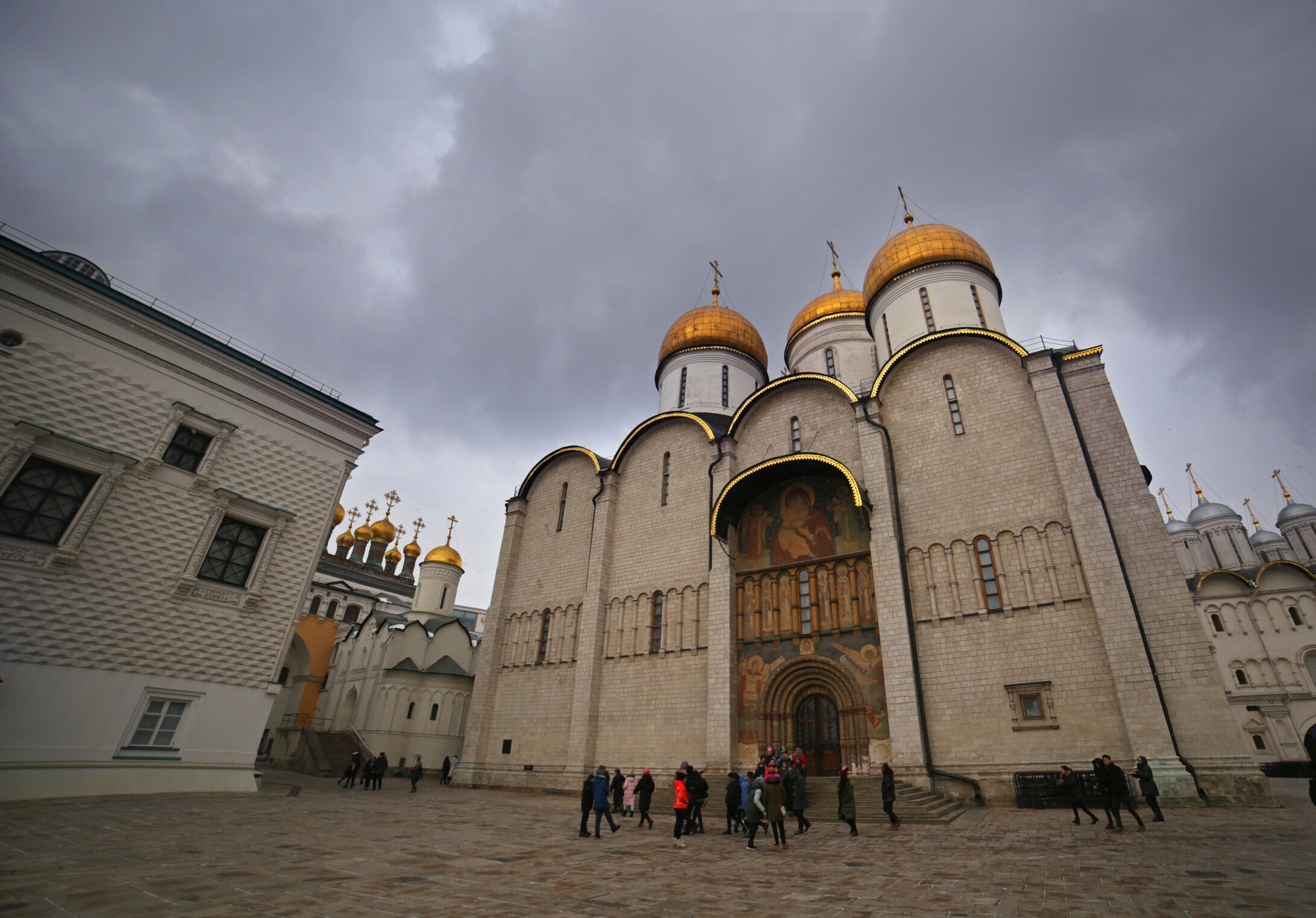 Успенский собор в Москве святыни