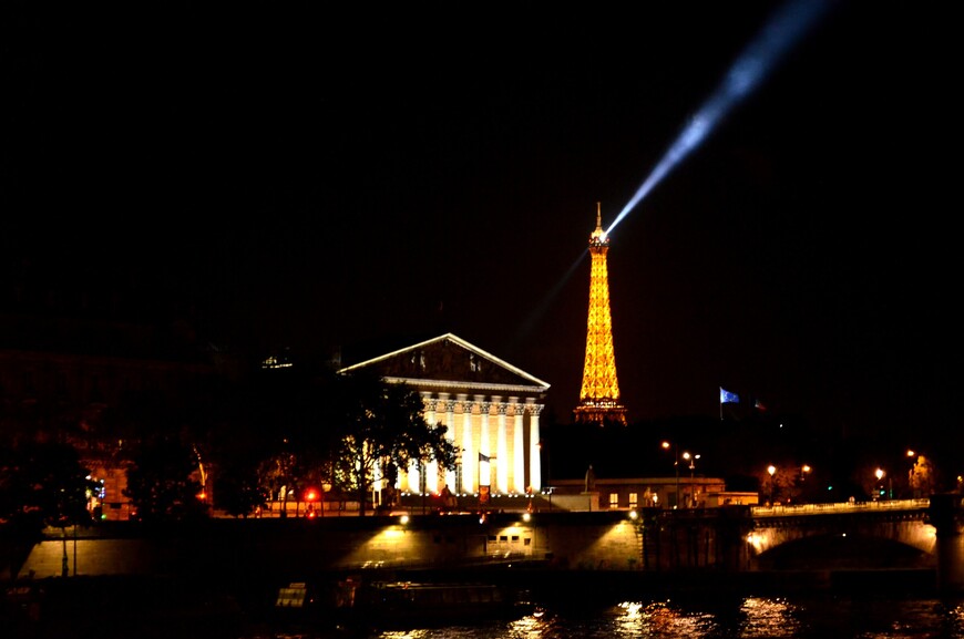 Под небом Парижа...
